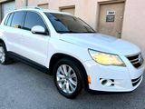 Used 2009 Volkswagen Tiguan SEL image 3
