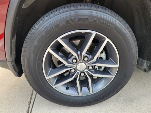 Used 2018 Jeep Grand Cherokee Limited RWD image 9