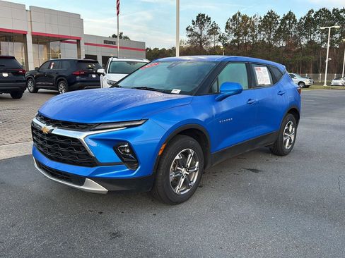 Used 2025 Chevrolet Blazer LT image 1