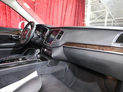 Used 2019 Volvo XC90 T5 Momentum FWD image 24