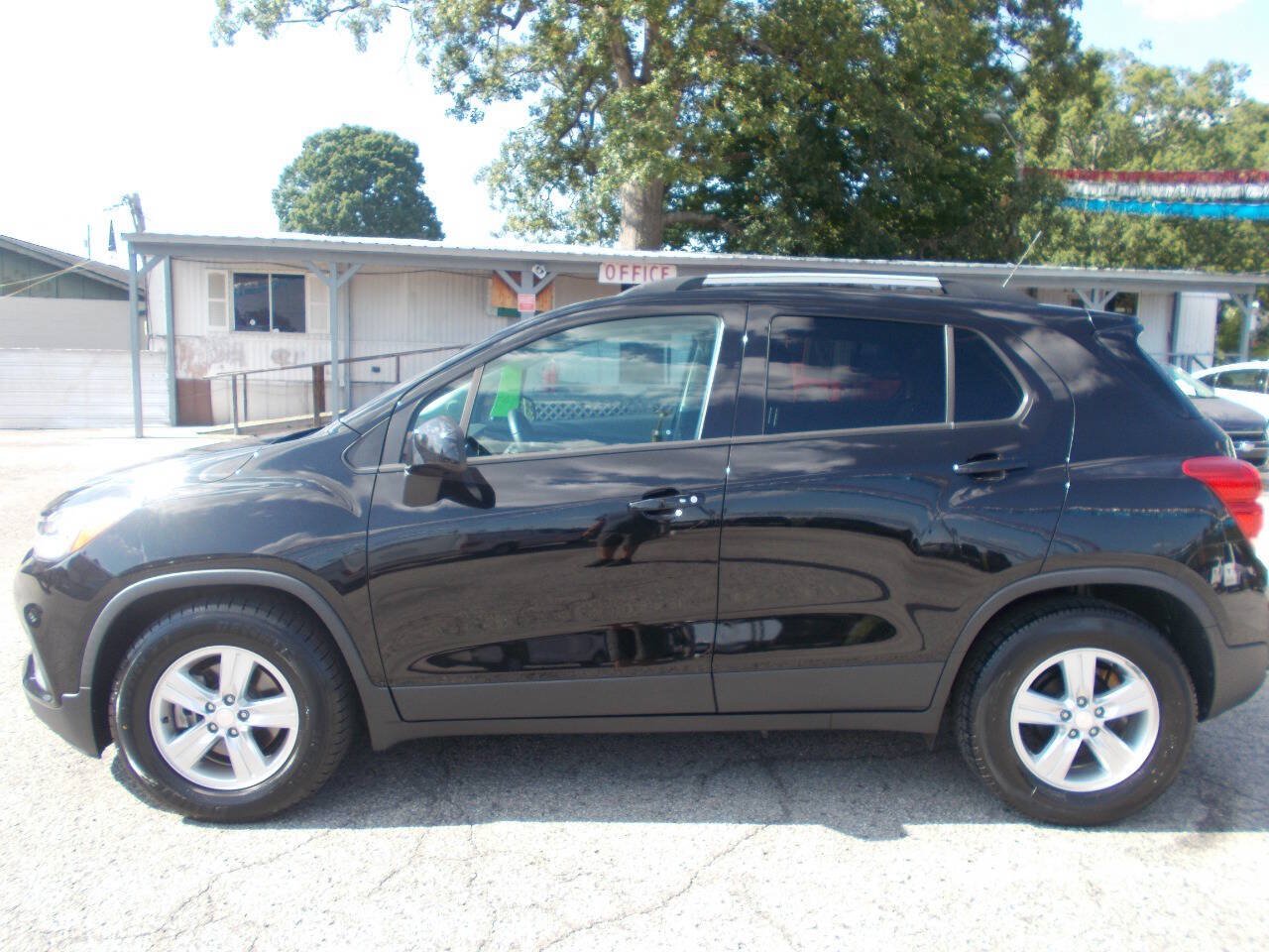 Used 2021 Chevrolet Trax LT w/ Driver Confidence Package FWD image 19