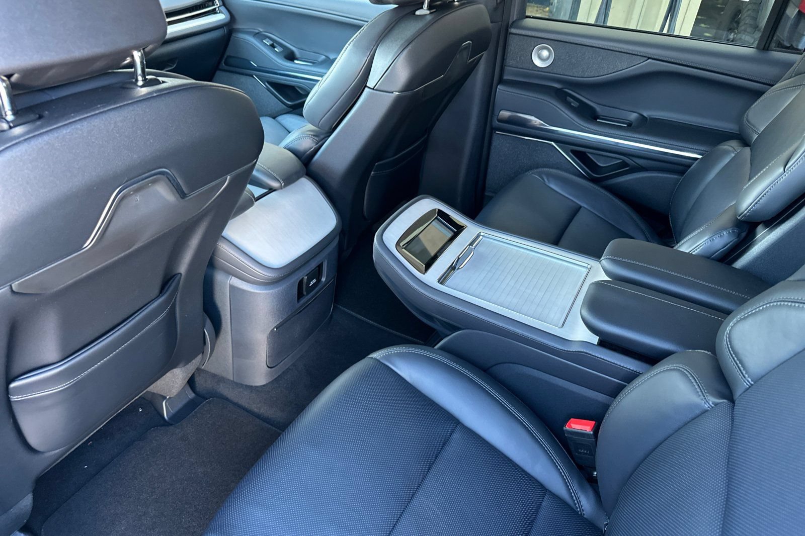 New 2026 Lincoln Navigator Reserve w/ Jet Appearance Package AWD/4WD image 11