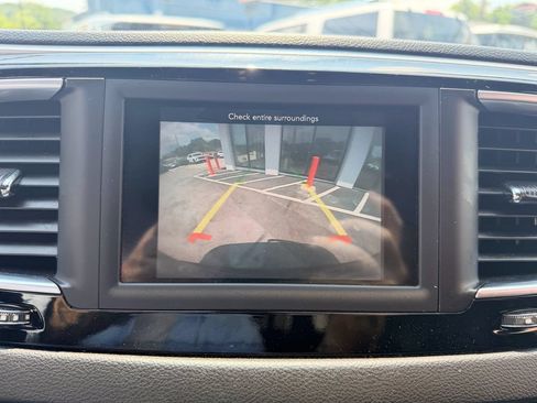 Used 2020 Chrysler Pacifica Touring-L w/ S Appearance Package FWD image 22