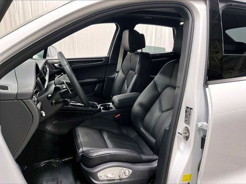 Used 2025 Porsche Macan image 8