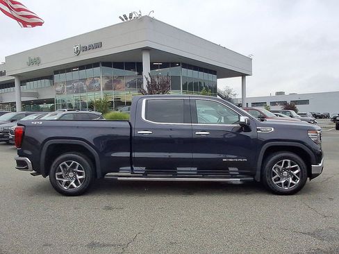 Used 2024 GMC Sierra 1500 SLT w/ SLT Convenience Package AWD/4WD image 32