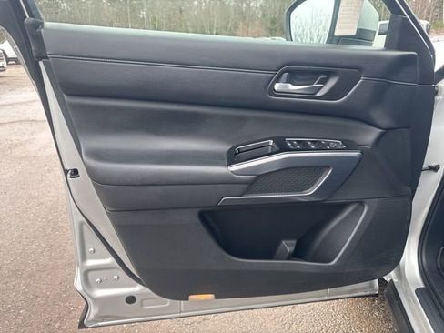 Used 2022 Nissan Pathfinder SL w/ Cargo Package image 9