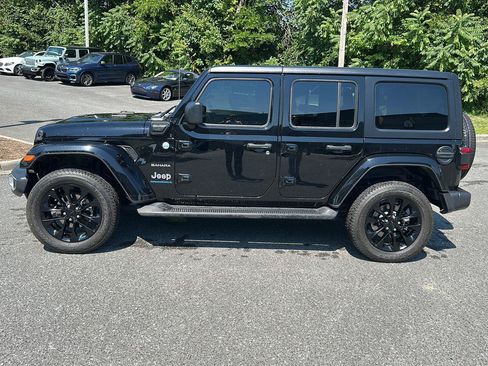 Used 2023 Jeep Wrangler Unlimited Sahara w/ Cold Weather Group AWD/4WD image 2