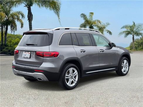 Used 2022 Mercedes-Benz GLB 250 4MATIC w/ Premium Package Lite image 4