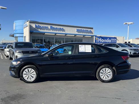 Used 2019 Volkswagen Jetta S w/ Driver Assistance Package image 2