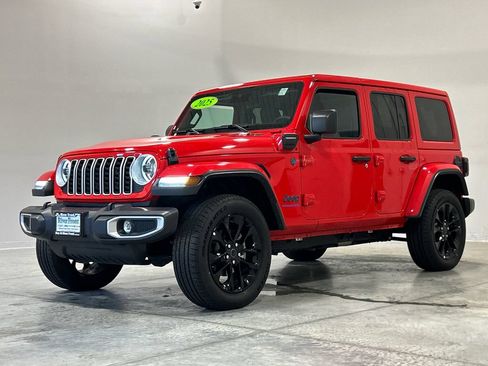 Used 2025 Jeep Wrangler Unlimited Sahara w/ Safety Group AWD/4WD image 2