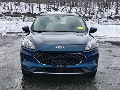 Used 2020 Ford Escape SE image 2