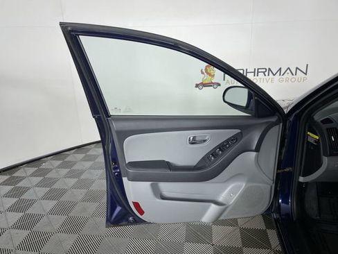 Used 2010 Hyundai Elantra GLS image 32