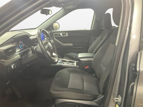 Used 2022 Ford Explorer XLT w/ Class IV Trailer Tow Package image 9