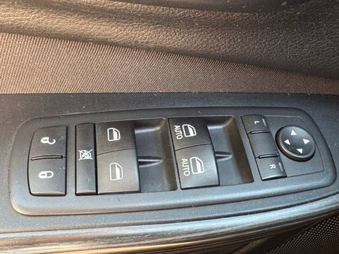 Used 2016 Jeep Cherokee Latitude w/ Cold Weather Group AWD/4WD image 33