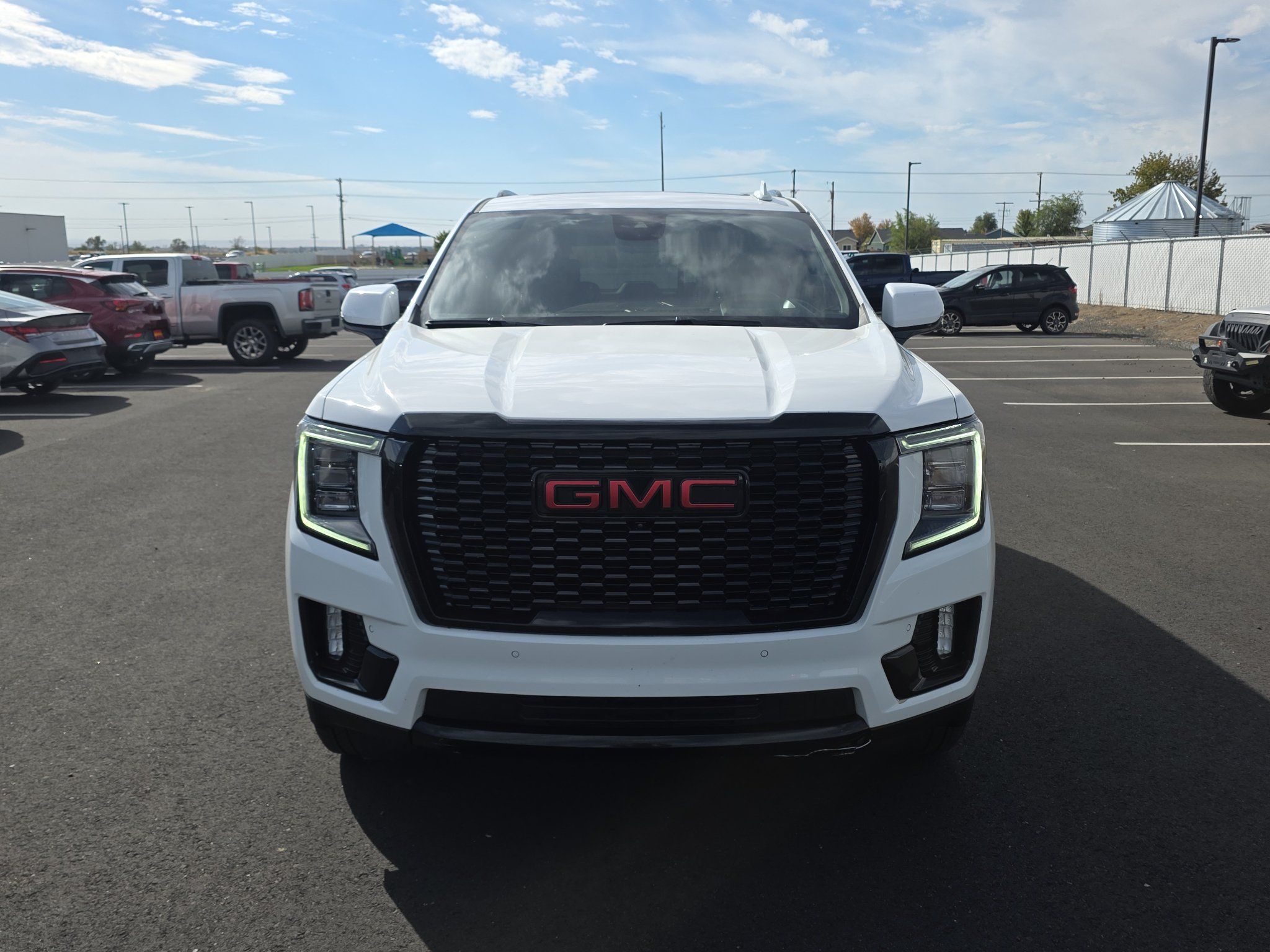 Used 2024 GMC Yukon Denali w/ Denali Reserve Package AWD/4WD image 2