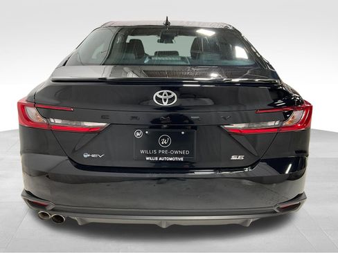 Used 2025 Toyota Camry SE image 5