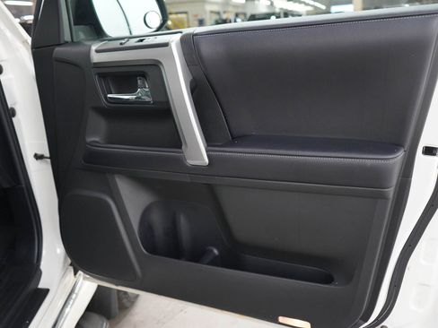 Used 2018 Toyota 4Runner Limited AWD/4WD image 9