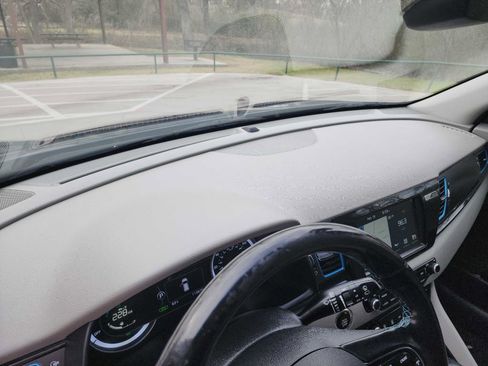 Used 2019 Kia Niro Touring image 23