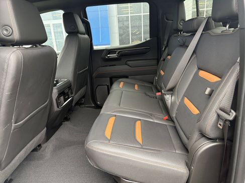 Used 2023 GMC Sierra 1500 AT4 w/ AT4 Premium Package AWD/4WD image 9