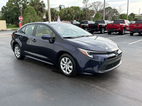 Used 2025 Toyota Corolla LE FWD image 6