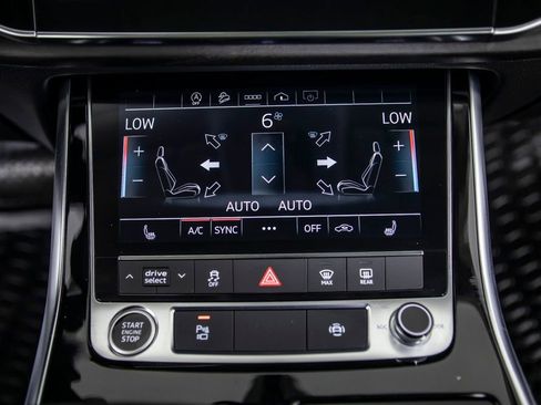 Used 2023 Audi Q8 Premium image 33