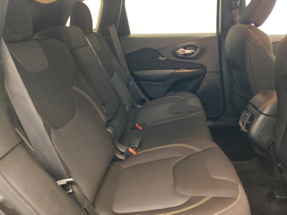 Used 2015 Jeep Cherokee Latitude AWD/4WD image 19