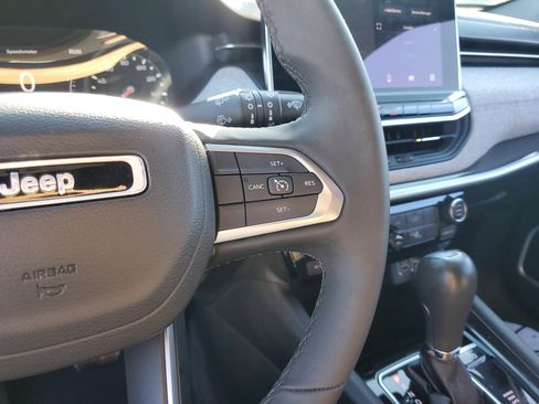 Used 2023 Jeep Compass Latitude image 18