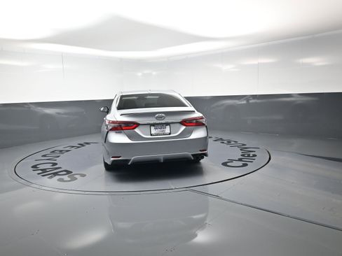 Used 2024 Toyota Camry SE image 8
