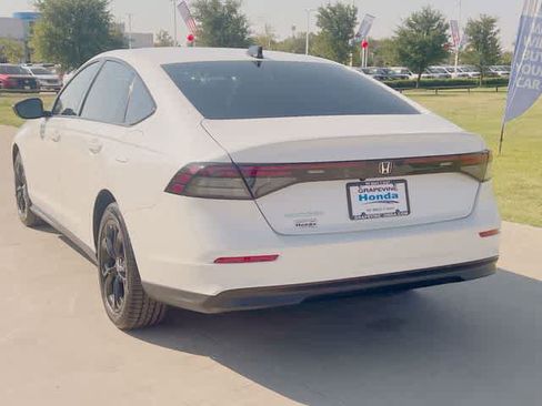 Certified 2025 Honda Accord SE image 5