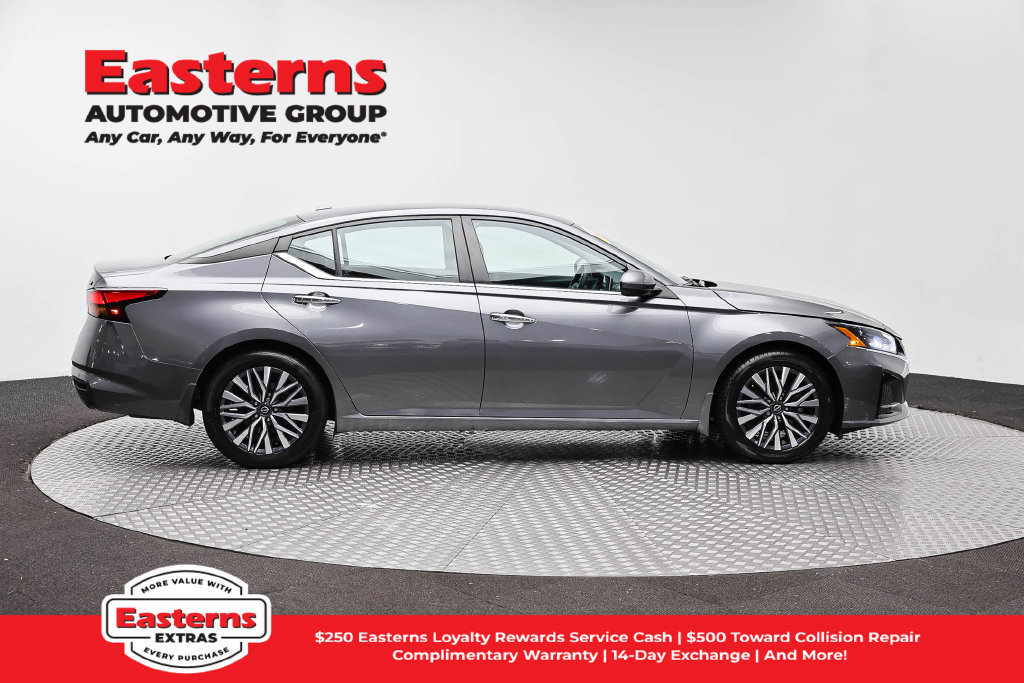 Used 2023 Nissan Altima 2.5 SV FWD image 5