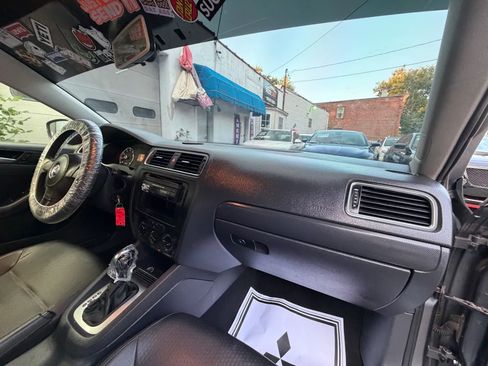 Used 2014 Volkswagen Jetta SE FWD image 33