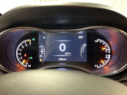 Used 2022 Jeep Grand Cherokee Laredo E image 16