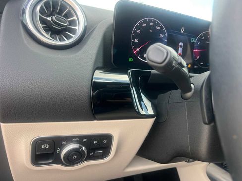 Certified 2025 Mercedes-Benz GLA 250 image 22