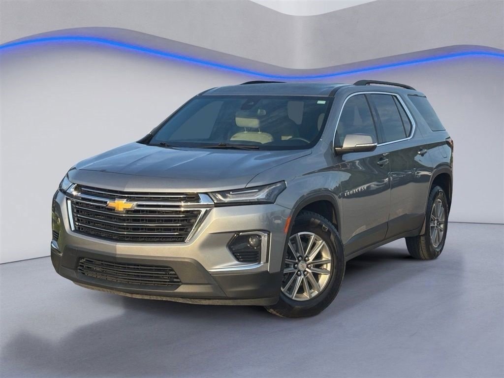 Used 2023 Chevrolet Traverse LT w/ LPO, Cargo Package AWD/4WD image 2