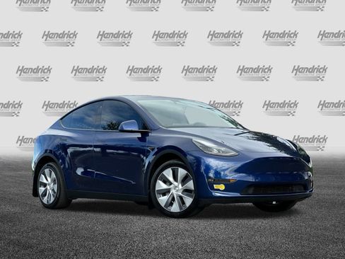 Used 2022 Tesla Model Y Long Range image 2