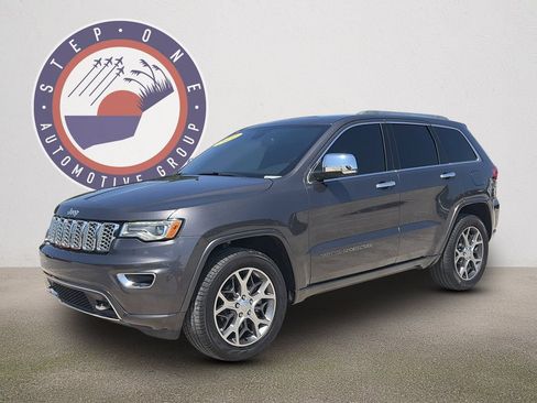 Used 2021 Jeep Grand Cherokee Overland AWD/4WD image 2
