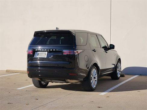 Used 2024 Land Rover Discovery Dynamic SE image 7