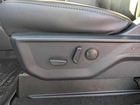 Used 2026 Ford F450 Lariat w/ FX4 Off-Road Package image 22