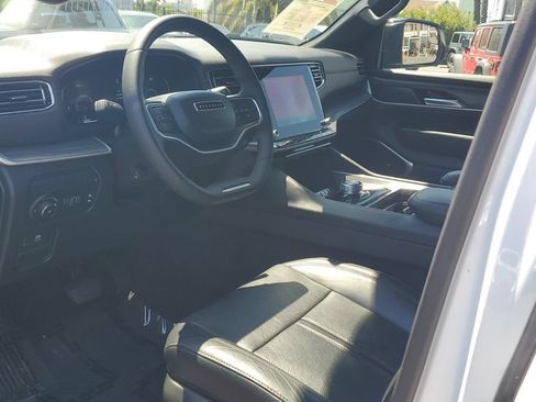 Used 2024 Jeep Wagoneer L Series II w/ Flexible Seating Group RWD image 21