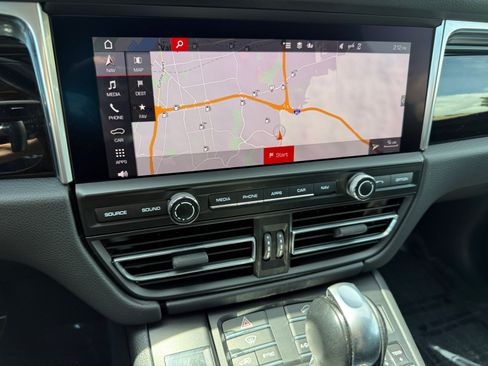 Used 2020 Porsche Macan AWD/4WD image 12