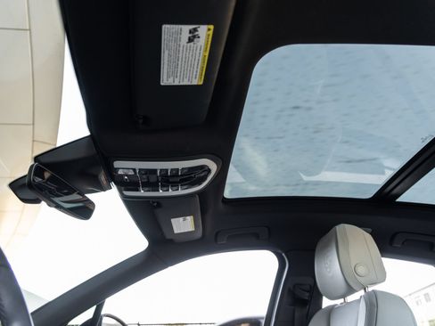 Certified 2024 Porsche Macan S AWD/4WD image 25