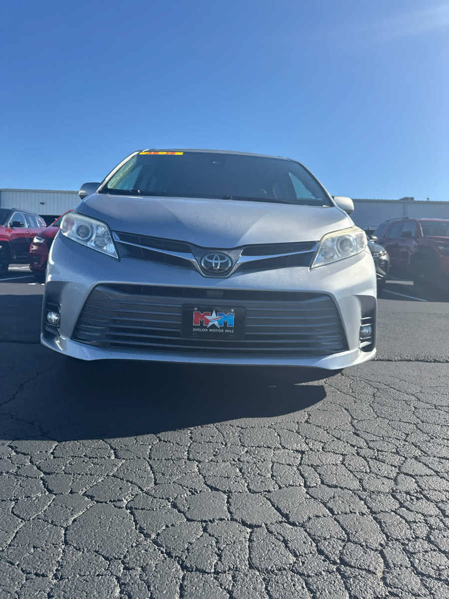 Used 2018 Toyota Sienna XLE w/ XLE Navigation Package FWD image 14