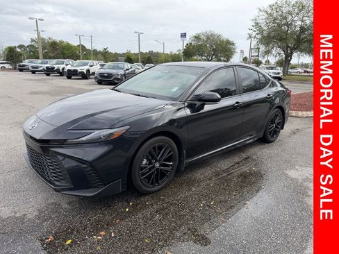 Used 2025 Toyota Camry SE FWD image 12