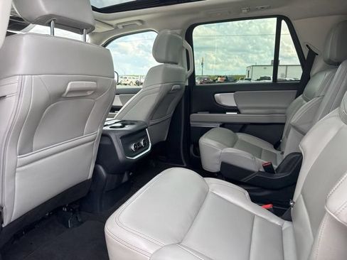 Used 2025 Ford Expedition Active AWD/4WD image 5