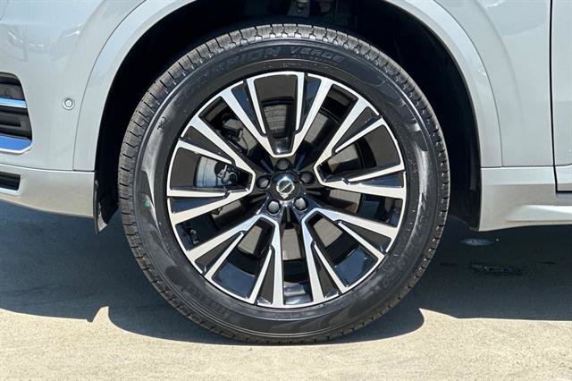 Certified 2025 Volvo XC90 T8 Plus w/ Protection Package Premier AWD/4WD image 32