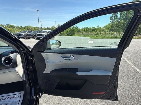 Used 2023 Kia Forte LXS w/ LXS Technology Package FWD image 14