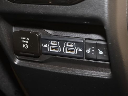 Used 2024 Jeep Grand Cherokee Limited w/ Luxury Tech Group II image 15