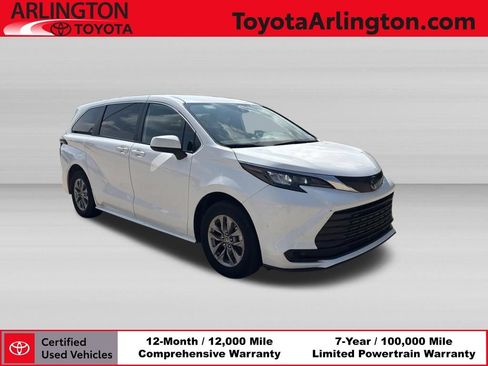 Used 2025 Toyota Sienna LE FWD image 1