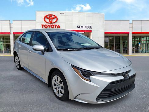 Used 2026 Toyota Corolla LE image 2