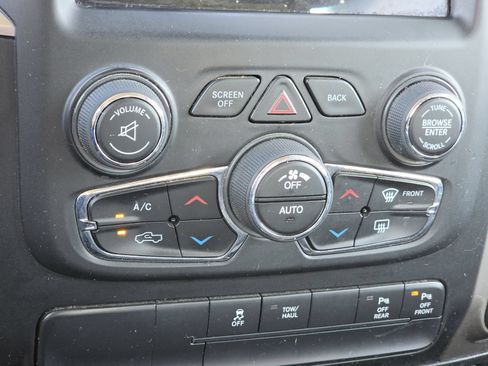 Used 2019 RAM 1500 Big Horn RWD image 25